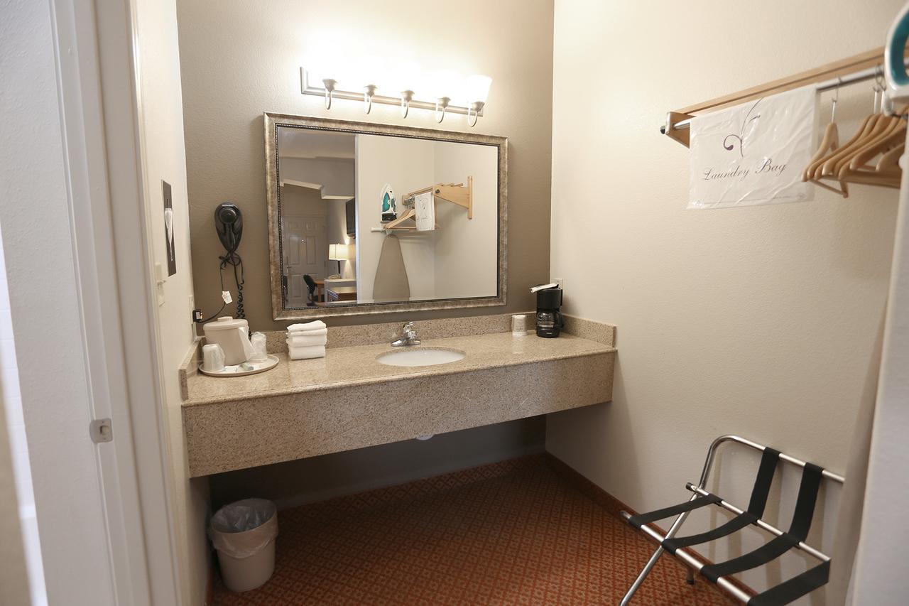 Executive Inn & Suites - Jewett Kültér fotó